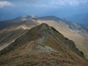 Read more about the article Misterul luminilor care ies din Muntele Godeanu! Muntele Godeanu are o importanţă foarte mare în echilibrul energetic regional şi deţine, de asemenea, unele secrete care vor ului lumea!