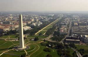 Read more about the article Uriaşul obelisc construit în memoria masonului George Washington