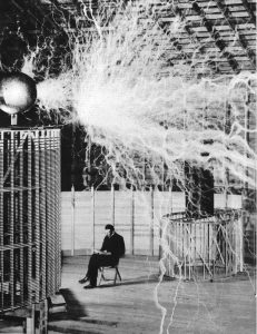 Read more about the article Nikola Tesla – genialul inventator al tehnologiilor mileniului II