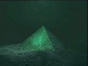 Read more about the article Misterioasele piramide subacvatice de cristal ale Atlantidei