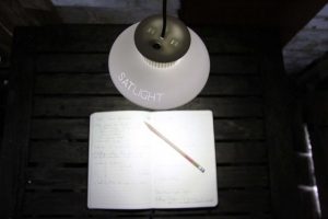 Read more about the article Lampa care luminează cu ajutorul gravitației