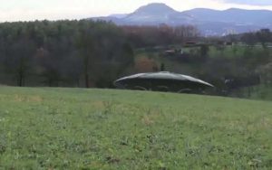 Read more about the article OZN-uri și răpiri extraterestre