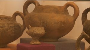 Read more about the article Svastică pe ceramica geto-dacică de acum 2.000 de ani