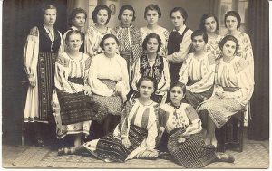 Read more about the article Simbolurile de pe ia românească reprezintă codul genetic al neamului nostru