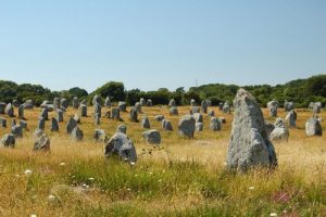 Complexul megalitic din satul Carnac, regiunea Bretagne, nord-vestul Franței