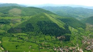 Read more about the article Misterioasele piramide din România