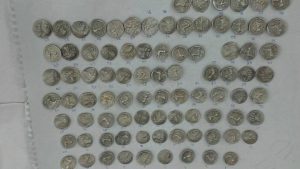 91 de monede rare din vremea dacilor au fost descoperite în Vrancea
