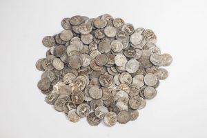 Read more about the article În Brașov a fost descoperit un tezaur format din 220 de monede dacice din argint
