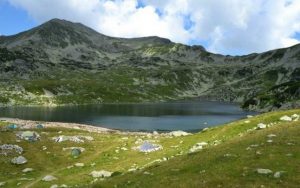 Read more about the article Munții Retezat – tuneluri, piramida, uriași și fenomene paranormale