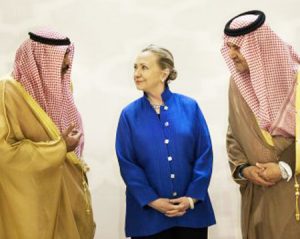 E-mailurile private ale lui Hillary Clinton arată că Arabia Saudită şi Qatar, aliaţi SUA, au sprijinit ISIS