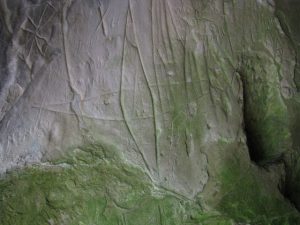 Read more about the article Țara Luanei: Imagini despre un război cosmic într-o grotă dinaintea epocii fierului