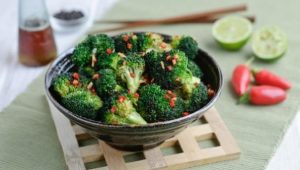 Read more about the article Dieta anticancer: 34 de alimente care te ajută să învingi maladia! Lista unui medic care a supraviețuit cancerului cu metastaze