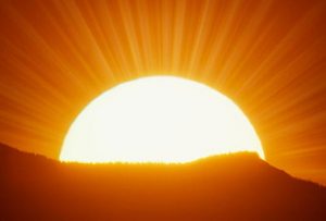Read more about the article 7 tratamente naturiste pentru arsurile solare