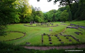 Read more about the article Sanctuarele de la Sarmizegetusa, secretele dacilor dincolo de limite