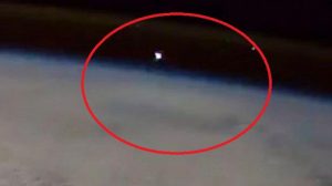 Read more about the article „NASA ascunde adevărul despre OZN-uri”. O sferă de foc a fost filmată în timp ce cobora pe Pământ