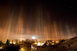Read more about the article Fenomenul misterios al stâlpilor de lumină
