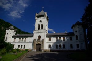 Read more about the article Mânăstirea Tismana, o mânăstire cât toată averea României