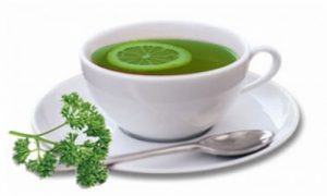 Ceaiul de pătrunjel, remediu eficient pentru picioare umflate. Vezi cum trebuie să îl prepari