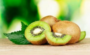 Read more about the article Kiwi, fructul cu cele mai multe substanțe nutritive protejează de cancer de colon