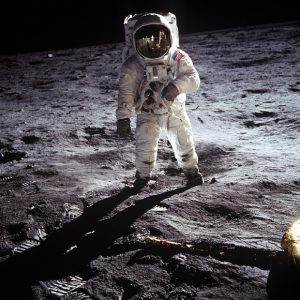 Read more about the article Cercetător rus: NASA ține la secret imagini cu un oraș extraterestru pe Lună