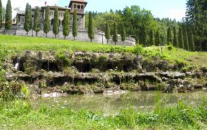 Buşteni: Misterul sferelor luminoase din grota Castelului Cantacuzino