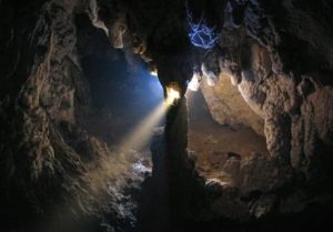 Read more about the article Peștera de la Limanu, peştera misterioasă din România: dispariţii inexplicabile şi o poartă spre o altă lume