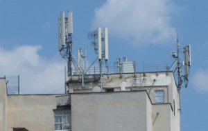 Read more about the article Sinucideri cauzate de influenţa nocivă a antenelor de telefonie mobilă. Expunerea la radiaţii electromagnetice provoacă depresii