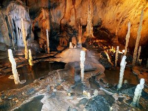 Unică în lumea subterană: Peștera cu cristale din Bihor