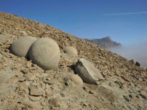 Read more about the article Misterul sferelor de piatră din zona arctică a Rusiei
