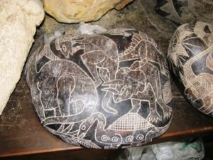 Misterul Pietrelor de la Ica, pe care sunt gravați oameni alături de dinozauri și care prezintă posibile dovezi ale unor civilizații dispărute