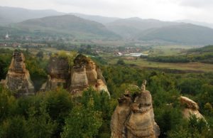 Locuri unice în România. Pădurea de Piatră din Grădina Zmeilor, sălașul misterelor și al frumuseții