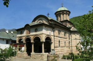 Read more about the article Misterele Mănăstirii Cozia: Tunelul care pleacă din interiorul Mănăstirii Cozia trece pe sub Olt și ajunge pe malul celălalt al râului