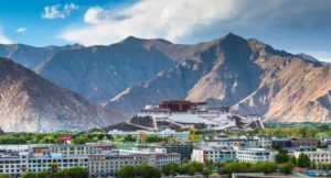 Read more about the article Pietrele dropa: În 1938, un chinez a descoperit în munții Baian-Kara-Ula din Tibet un lanț de peșteri care au adăpostit cândva o civilizație