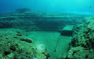 Read more about the article În anul 2004, o echipă de scafandri specializaţi în arheologie subacvatică au făcut unele cercetări în largul Mării Negre pentru a căuta vestigiile scufundate ale vechiului oraş Callatis