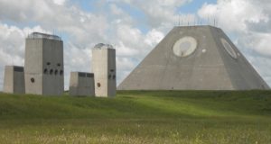 Read more about the article SUA: Piramida situată în Dakota de Nord a fost realizată special pentru detectarea rachetelor sovietice