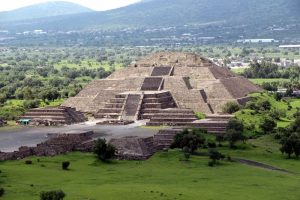 Read more about the article Piramida Lunii din Mexic
