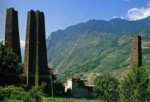 Read more about the article Turnurile misterioase din Munții Himalaya