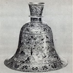 În iunie 1851, revista Scientific American a retipărit un raport care a apărut pentru prima dată în Boston Transcript despre un vas metalic care a fost descoperit de către mineri în Dorchester-Mass, SUA
