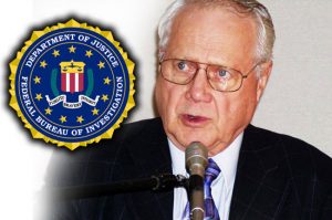 Read more about the article Ted Gunderson, fost șef al FBI în Los Angeles, susținea că SUA organizează atacuri teroriste pentru a lua libertățile oamenilor