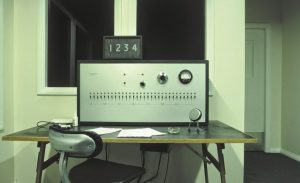 Experimentul închisorii Stanford şi experimentul Milgram sunt două cercetări care şi-au dorit să explice cum au fost posibile anumite fapte monstruoase din istoria umanităţii