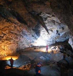 Read more about the article Peștera Tăușoare din Munții Rodnei – mistere și fenomene paranormale