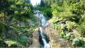 Read more about the article Cascada Cailor din Munții Rodnei, un loc plin de mistere și legende